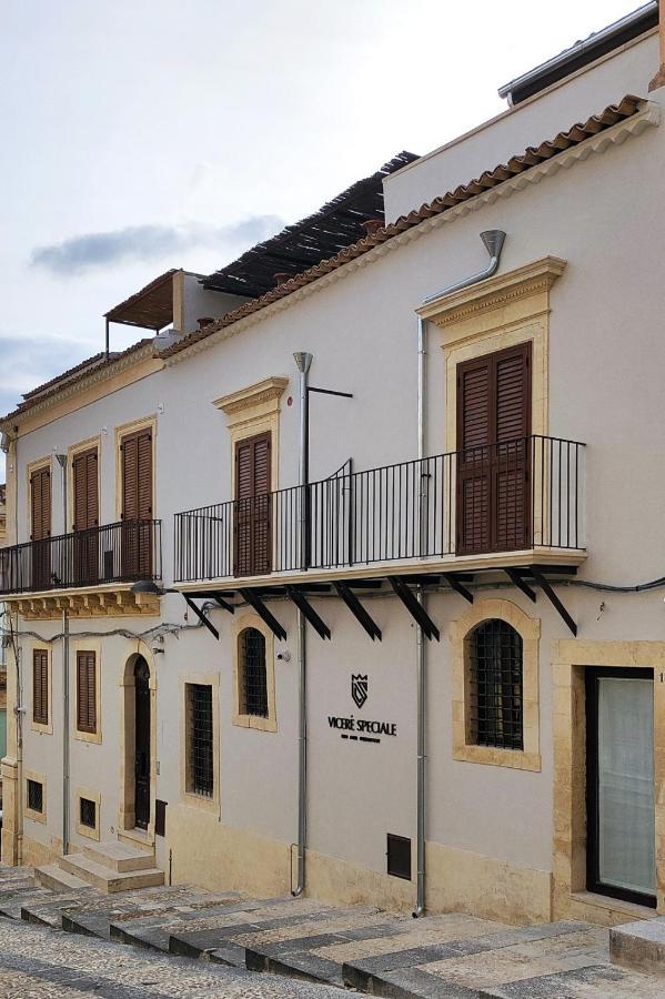 B&B Vicere Speciale Noto Bagian luar foto