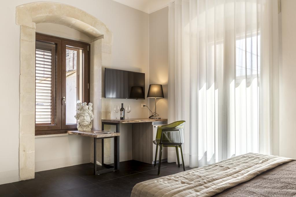 B&B Vicere Speciale Noto Bagian luar foto